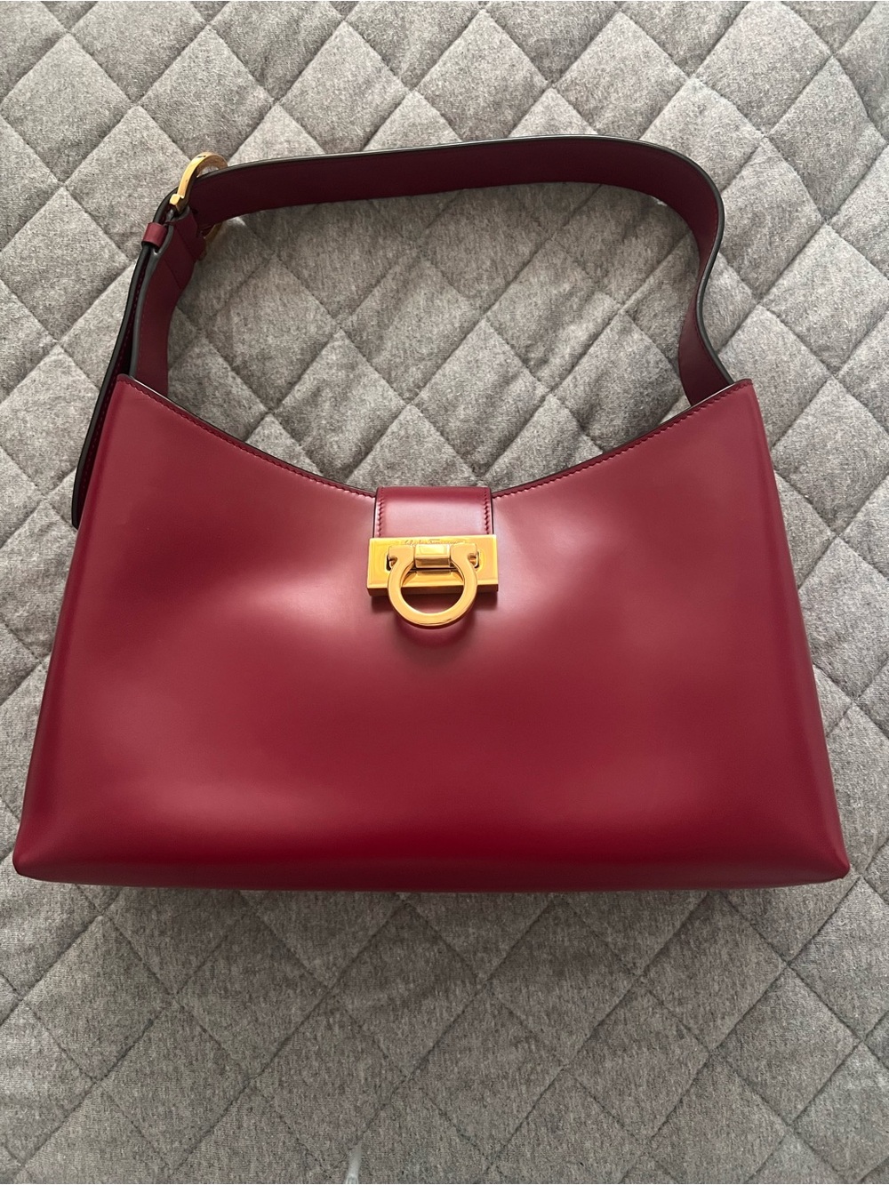 Authentic Ferragamo Trifolio Leather Shoulder Bag Raspberry Red gold Gancini - Picture 4 of 14